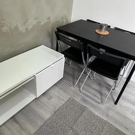 1 Bedroom Flat 5 Minutes From The Beach *